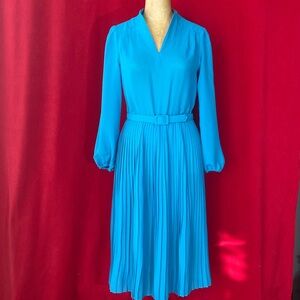 SAKS 5TH AVENUE dress. Color blue. Size M